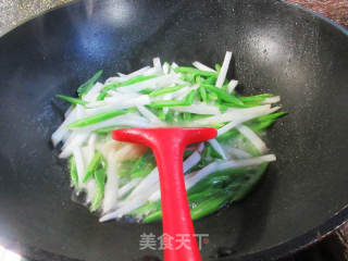 油豆角炒萝卜的做法步骤：5
