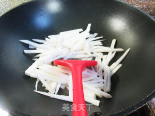 油豆角炒萝卜的做法步骤：4