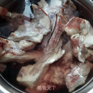 陈皮煮羊肉的做法步骤：1