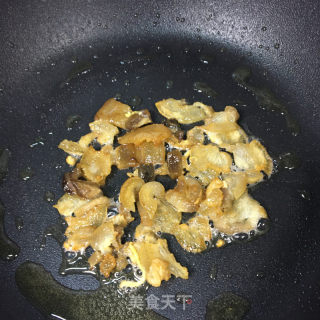 油渣青蒜炒豆皮的做法步骤：5