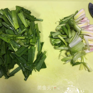 油渣青蒜炒豆皮的做法步骤：4