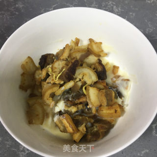油渣青蒜炒豆皮的做法步骤：2