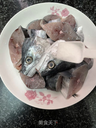 香煎马鲛鱼的做法步骤：2