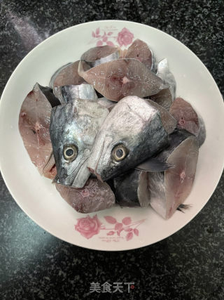 香煎马鲛鱼的做法步骤：1