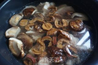 莴笋香菇蹄髈汤的做法步骤：7