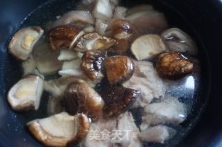 莴笋香菇蹄髈汤的做法步骤：6