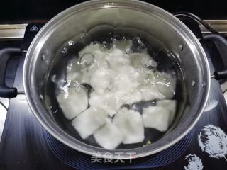 木耳鸡蛋炒年糕的做法步骤：2
