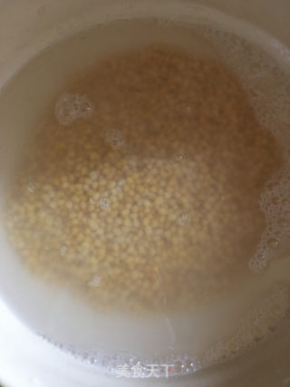 脱衣绿豆酿莲藕的做法步骤：1