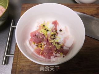 炸酥肉的做法步骤：1