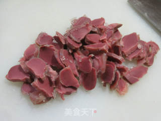 香卤鸭肫炒莴笋的做法步骤：2