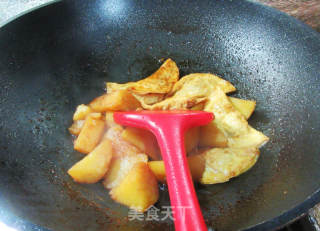 蛋饺烧土豆的做法步骤：11