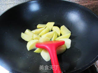 蛋饺烧土豆的做法步骤：4