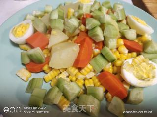 玉米黄瓜鸡蛋沙拉的做法步骤：6