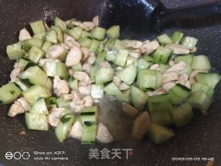 鸡胸肉炒黄瓜的做法步骤：3