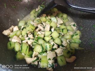 鸡胸肉炒黄瓜的做法步骤：6