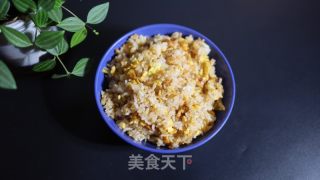 鸡蛋白菜丁炒饭