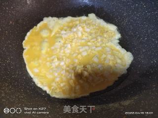 鸡蛋白菜丁炒饭的做法步骤：2
