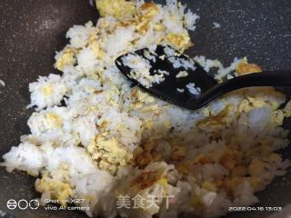 鸡蛋白菜丁炒饭的做法步骤：3