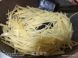 酸辣土豆丝的做法步骤：2