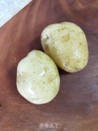 葱花土豆鸡蛋饼的做法步骤：1