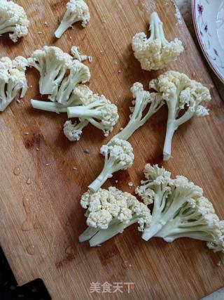 盐煮花菜的做法步骤：1