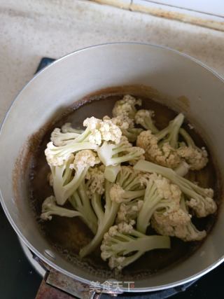 盐煮花菜的做法步骤：2