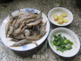 炒海白虾的做法步骤：1