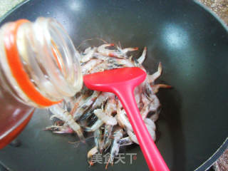 炒海白虾的做法步骤：3