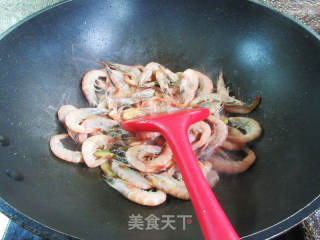 炒海白虾的做法步骤：4