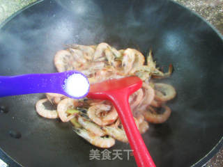 炒海白虾的做法步骤：5