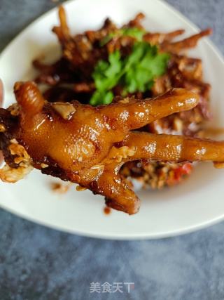 蒜香鸡爪的做法