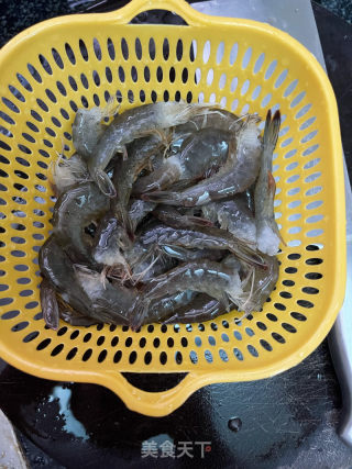 鲜虾粉丝煲的做法步骤：2