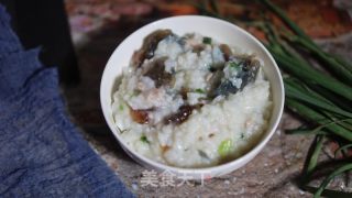 葱香皮蛋瘦肉粥的做法
