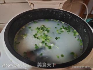 葱香皮蛋瘦肉粥的做法步骤：3