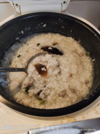 葱香皮蛋瘦肉粥的做法步骤：8