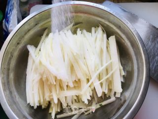 凉拌苤蓝的做法步骤：3