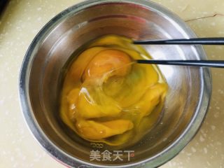西红柿洋葱炒鸡蛋的做法步骤：2