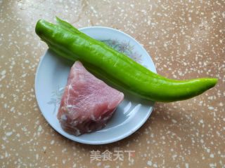 尖椒炒肉丝的做法步骤：1