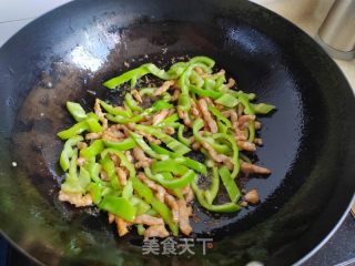 尖椒炒肉丝的做法步骤：5