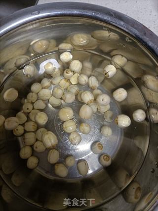 紫米银耳莲子粥的做法步骤：3