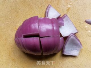 洋葱木耳拌驴肉的做法步骤：1