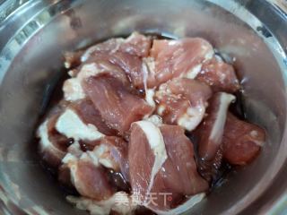 青椒炒肉片的做法步骤：2
