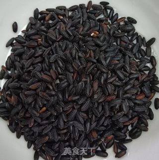 冰糖黄精黑米粥的做法步骤：2