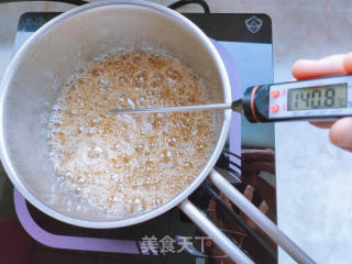 焦咔滋蜂窝糖怎么做，蜂窝糖的制作方法的做法步骤：1