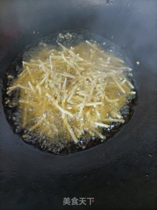 韭菜油条碎水饺的做法步骤：1
