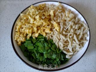 韭菜油条碎水饺的做法步骤：3