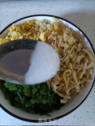 韭菜油条碎水饺的做法步骤：4