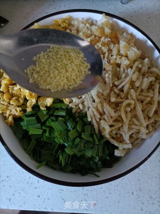 韭菜油条碎水饺的做法步骤：6