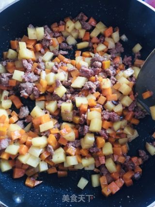 牛肉胡萝卜土豆焖饭的做法步骤：7