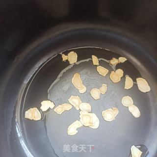 西洋参竹荪乌鸡汤的做法步骤：3